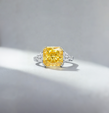 Venlis.V 6.00ct Yellow Cushion Cut Diamond Ring with 1.00ct Triangle Cut Wings